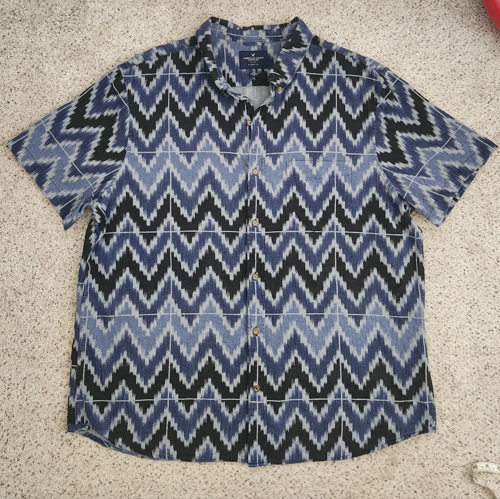 American Eagle Blue and Black Zigzag Pattern Shirt